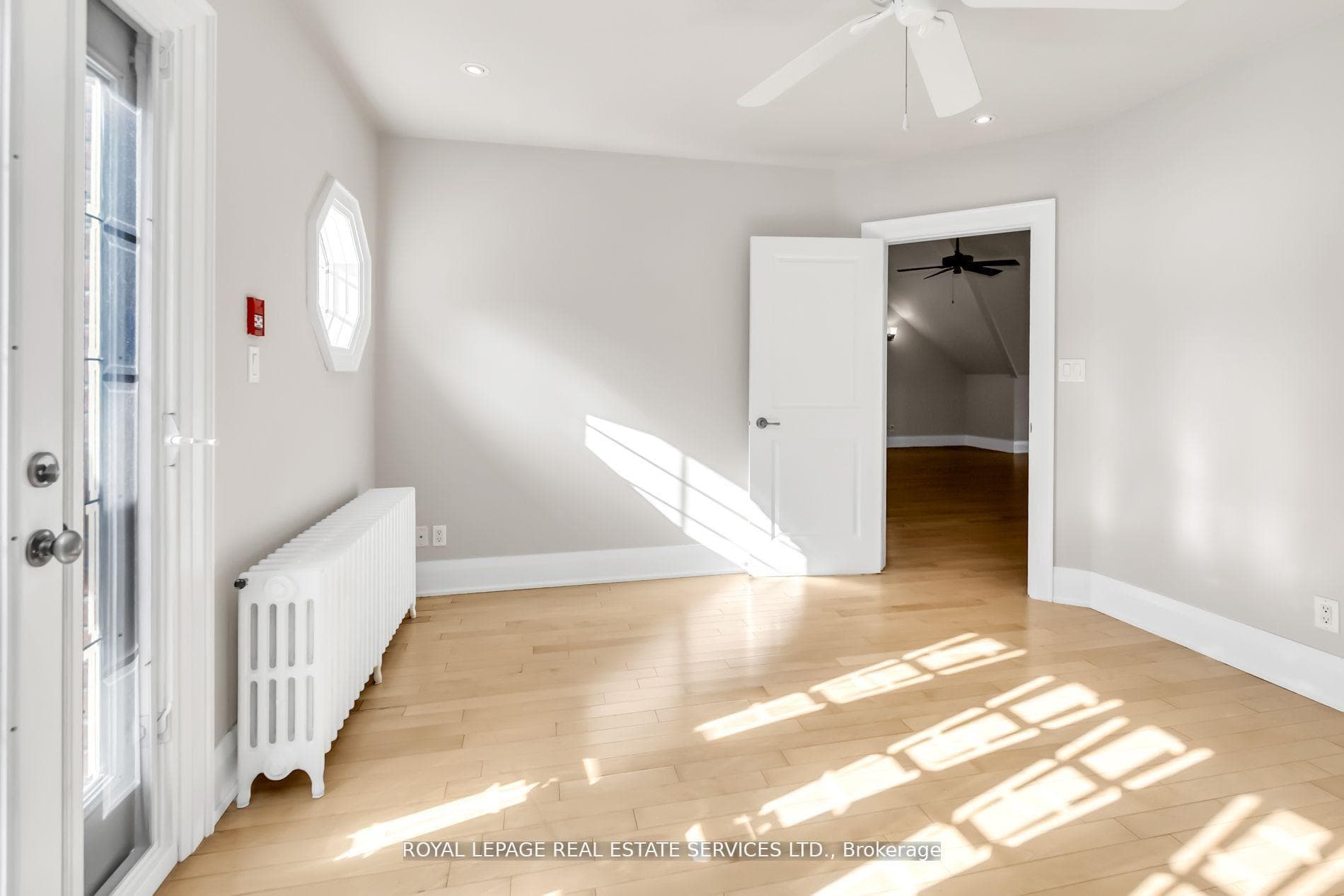 113 Chaplin Crescent Unit 3rd Flr photo 21