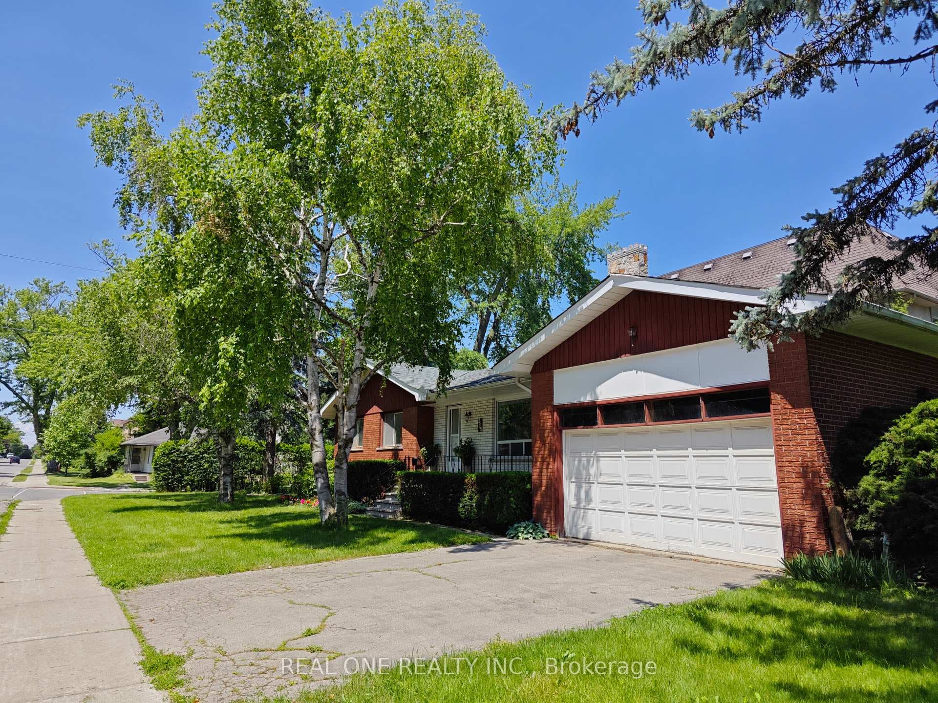 275 Parkview Avenue photo 2