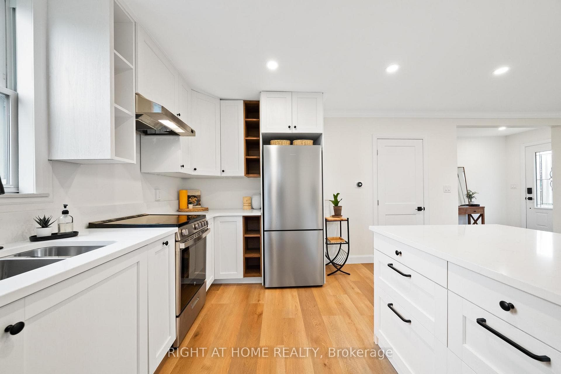 87 drummond Street photo 19