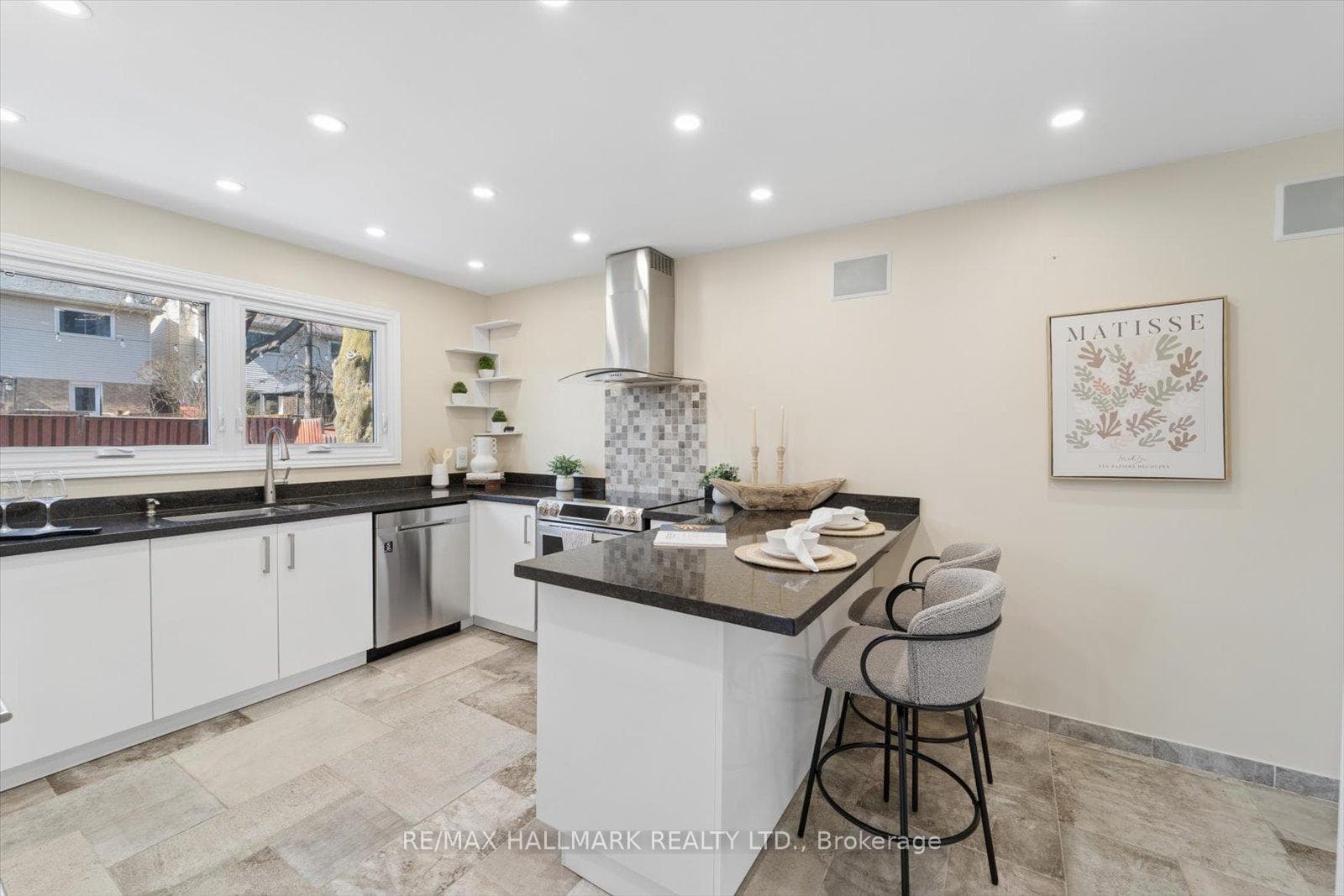1156 Gloucester Square photo 9