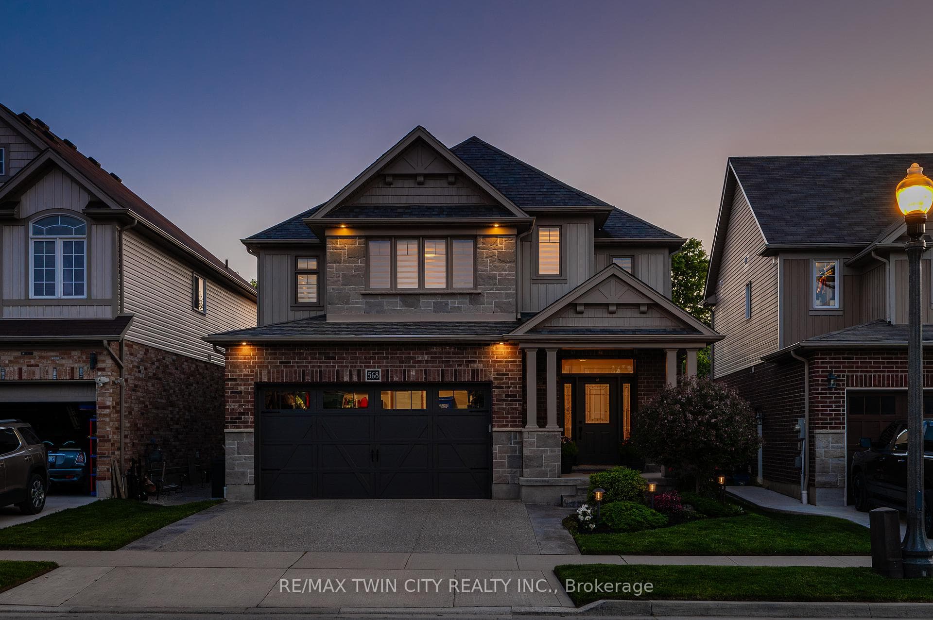568 Netherwood Crescent photo 1