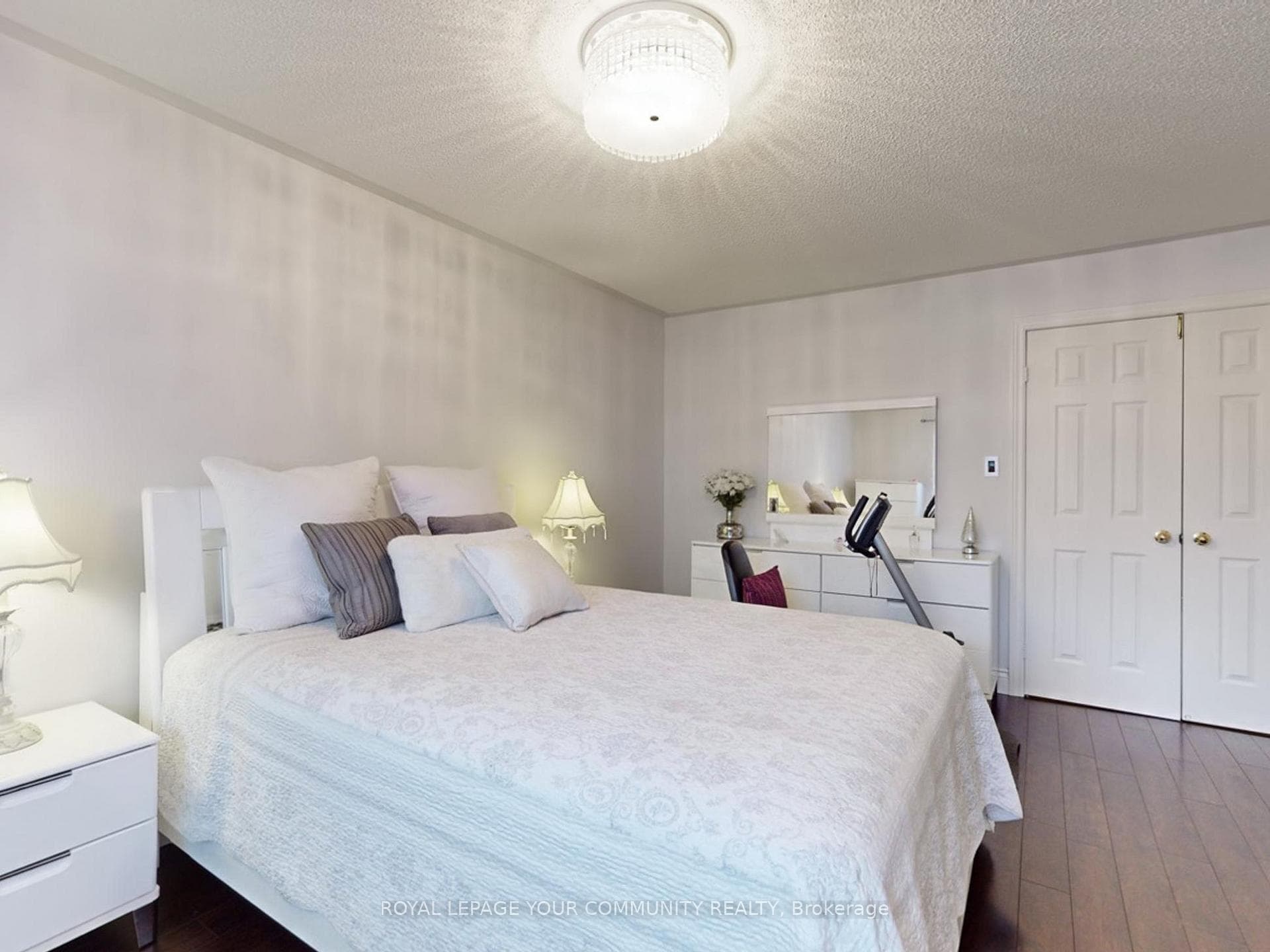 135 Foxchase Avenue photo 22