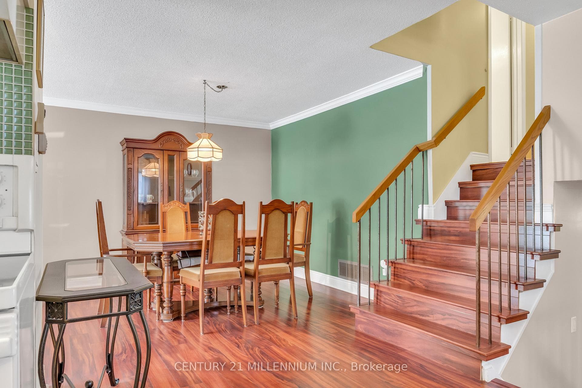 13 Lady Stewart Boulevard photo 21