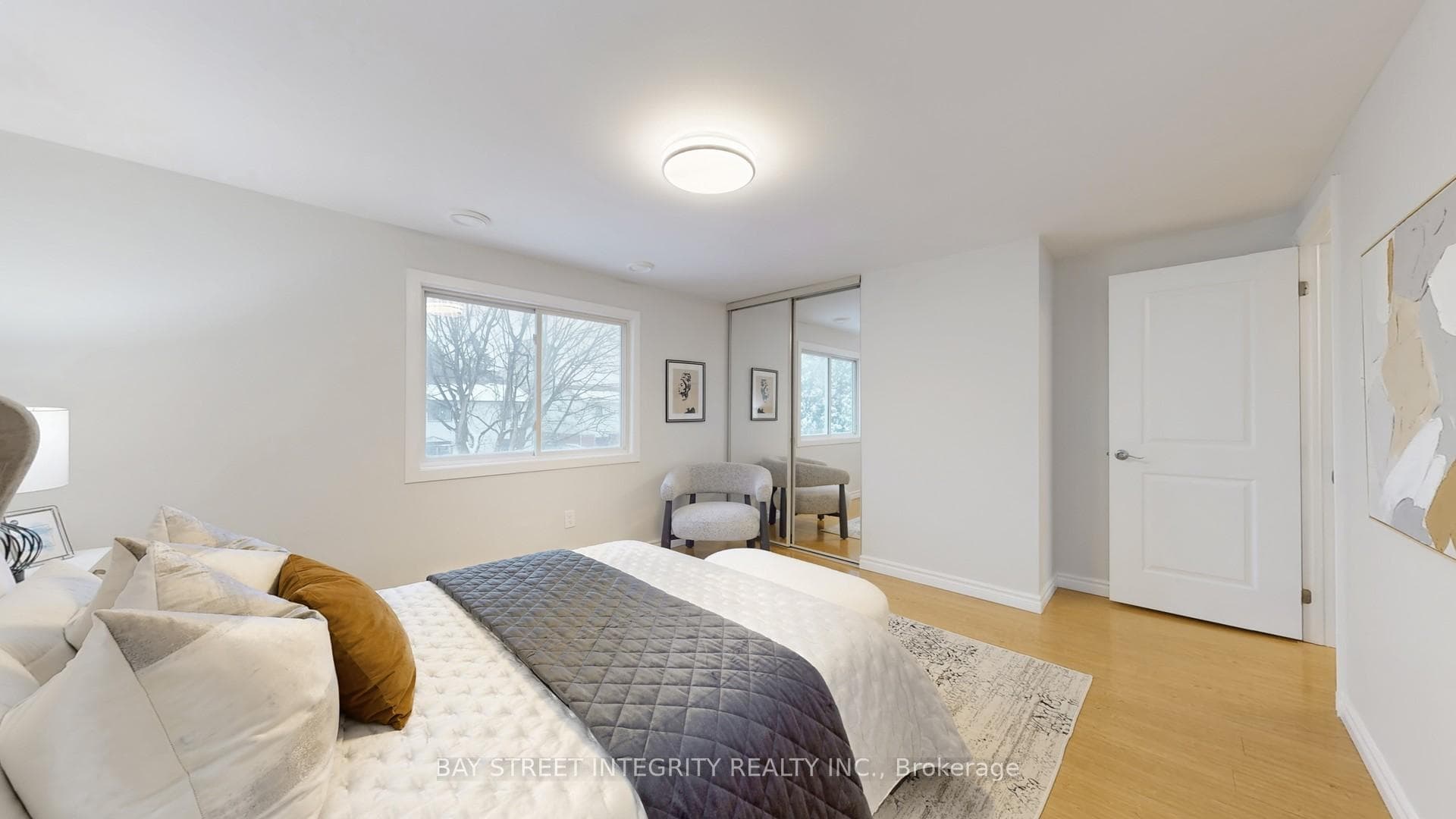 493 Sandford Street photo 13