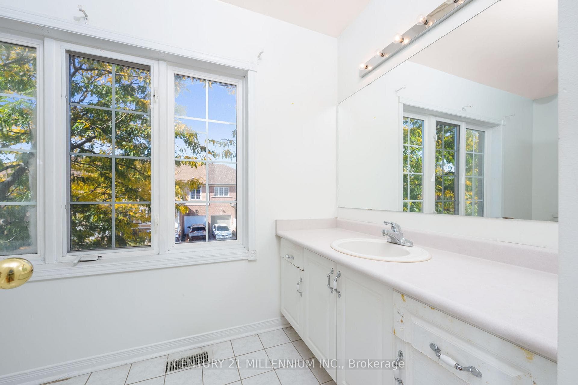 87 Heartleaf Crescent photo 22