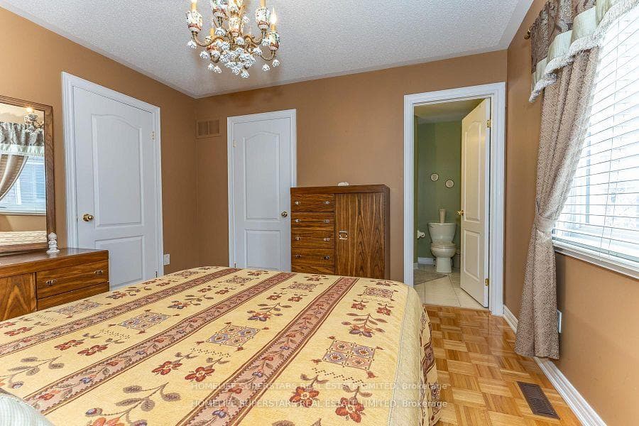 156 Novaview Crescent photo 34