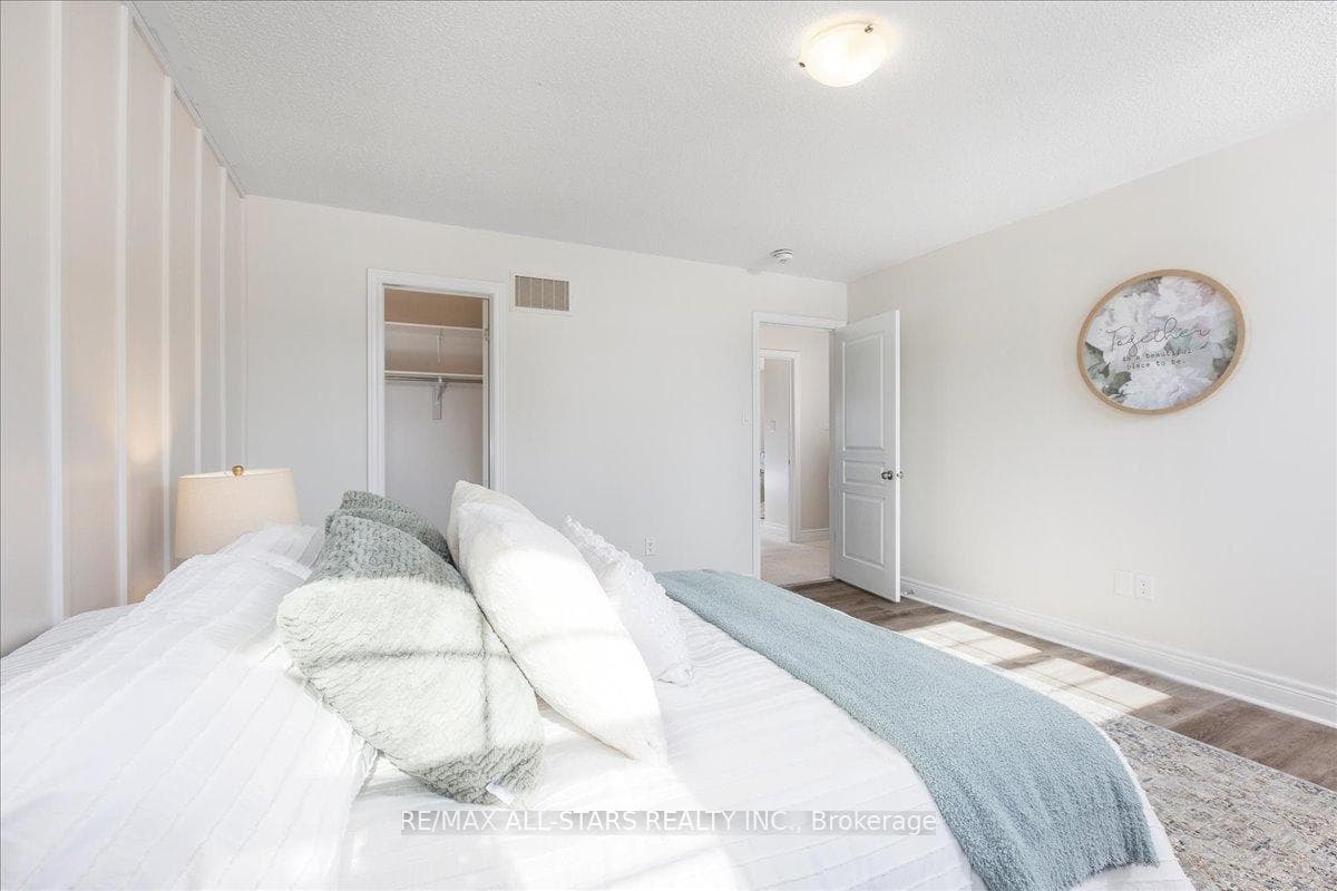 81 Douglas Drive photo 17