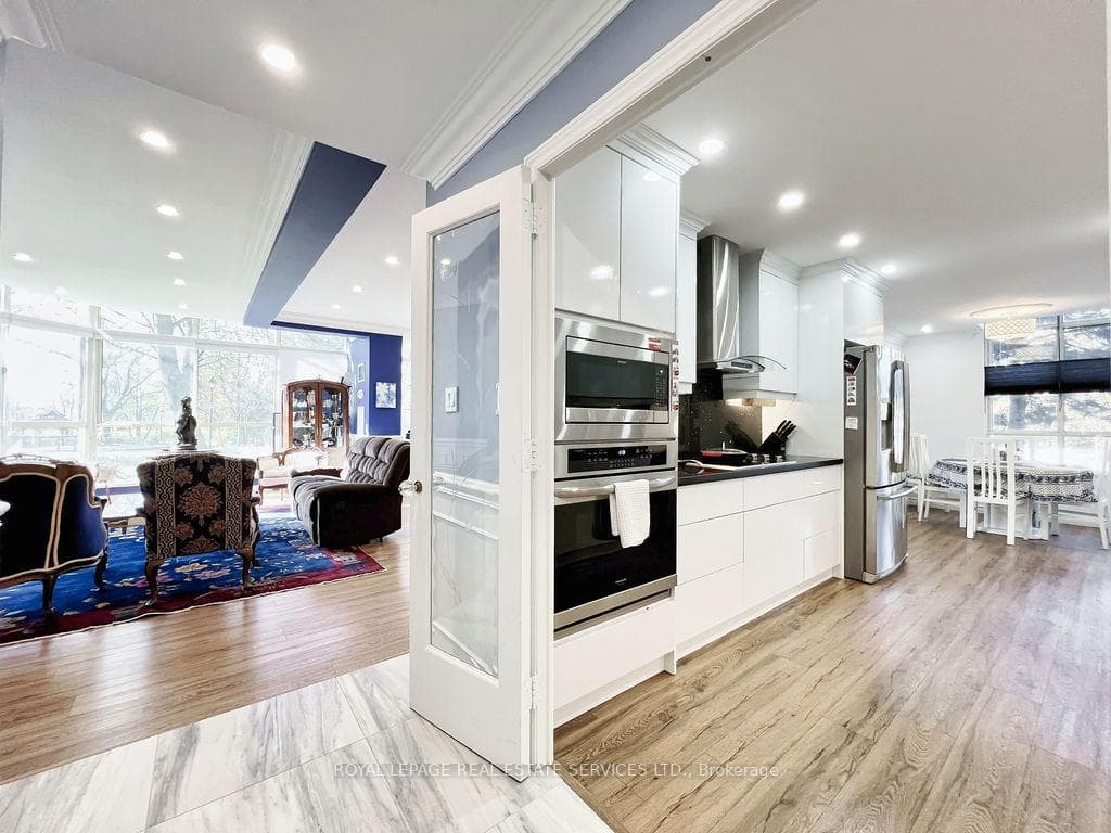 5444 Yonge Street Unit 108 photo 14