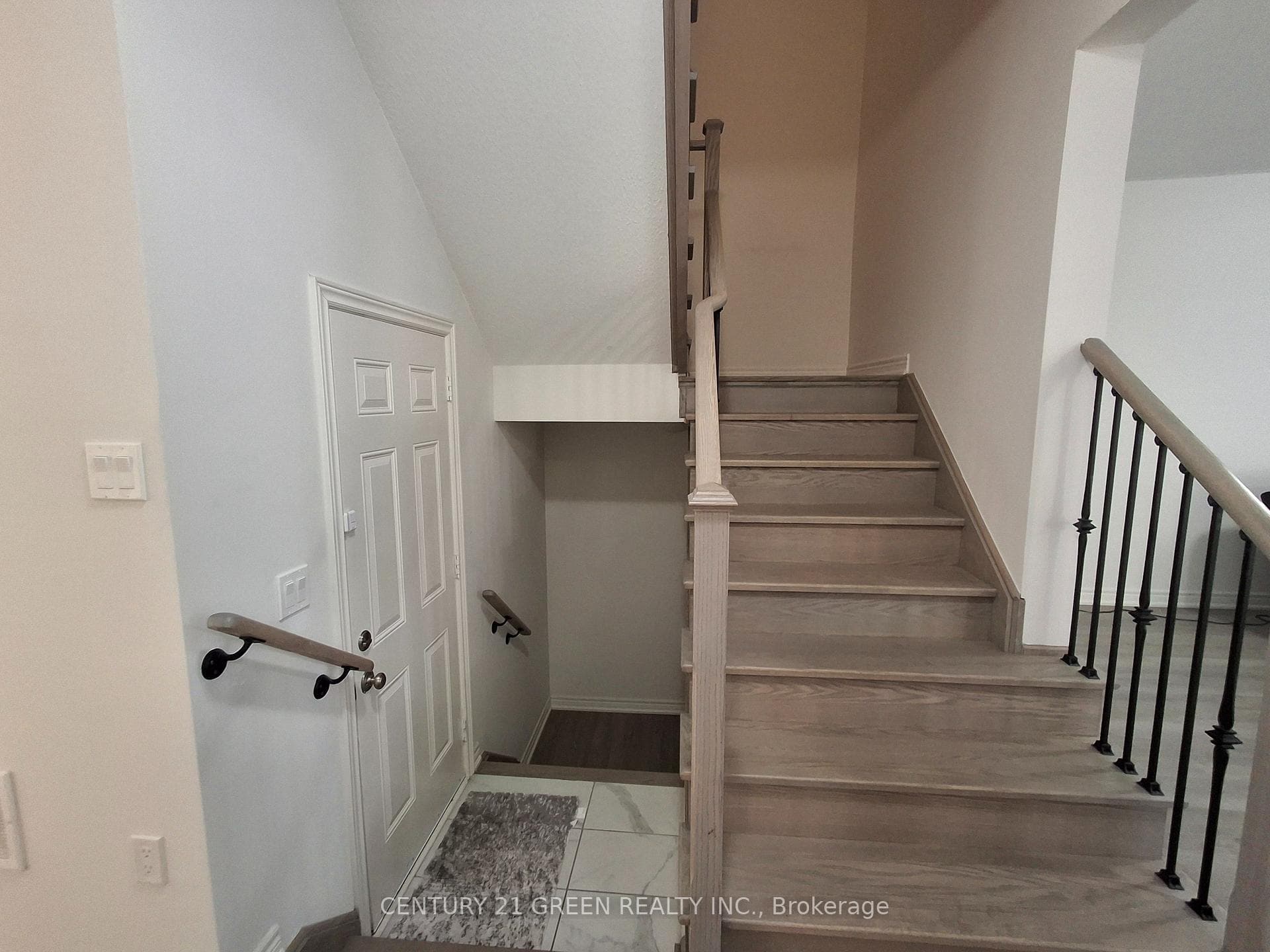 85 Riverwalk Drive photo 17
