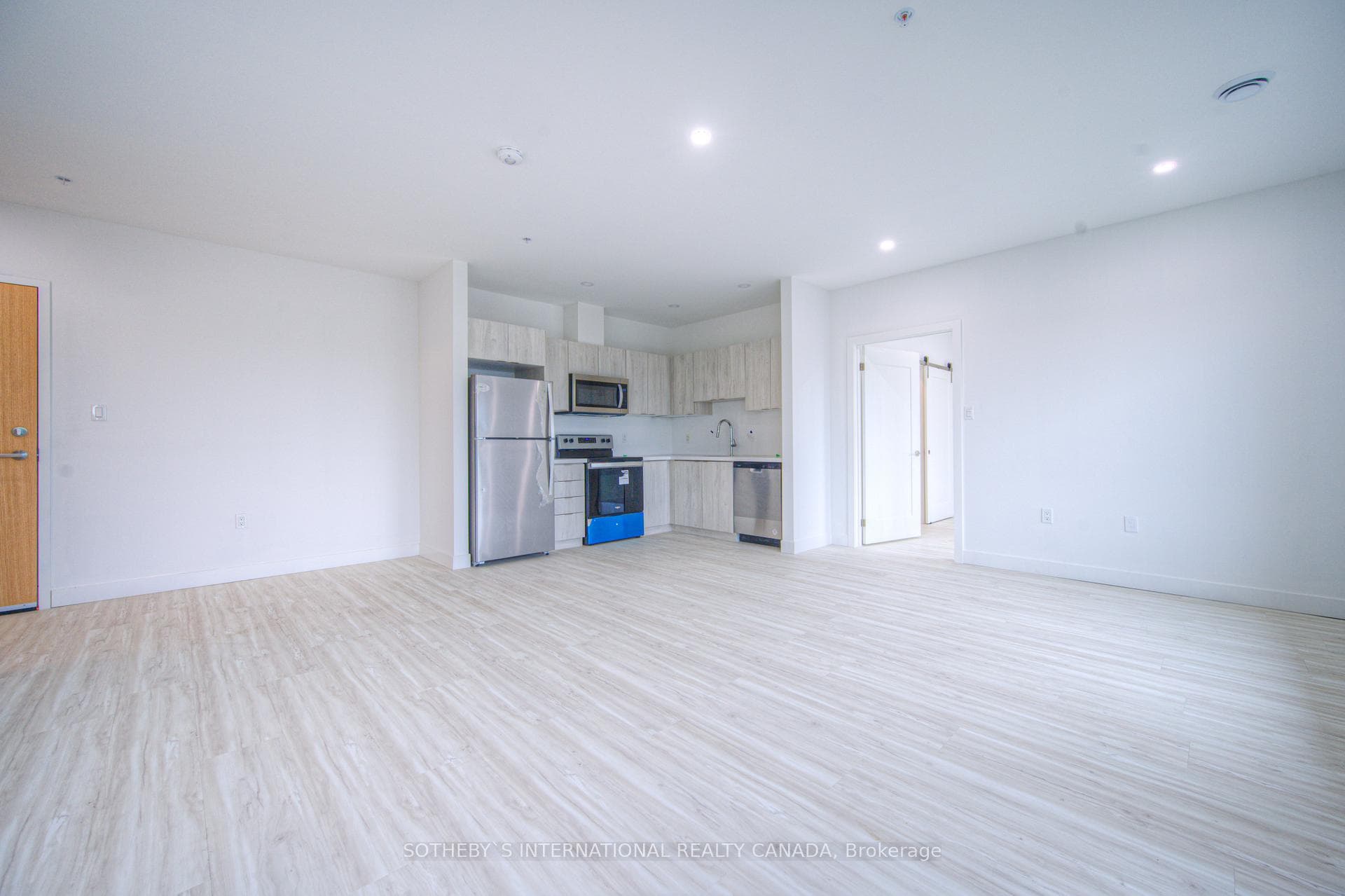 408 Dundas Street Unit 407 photo 6