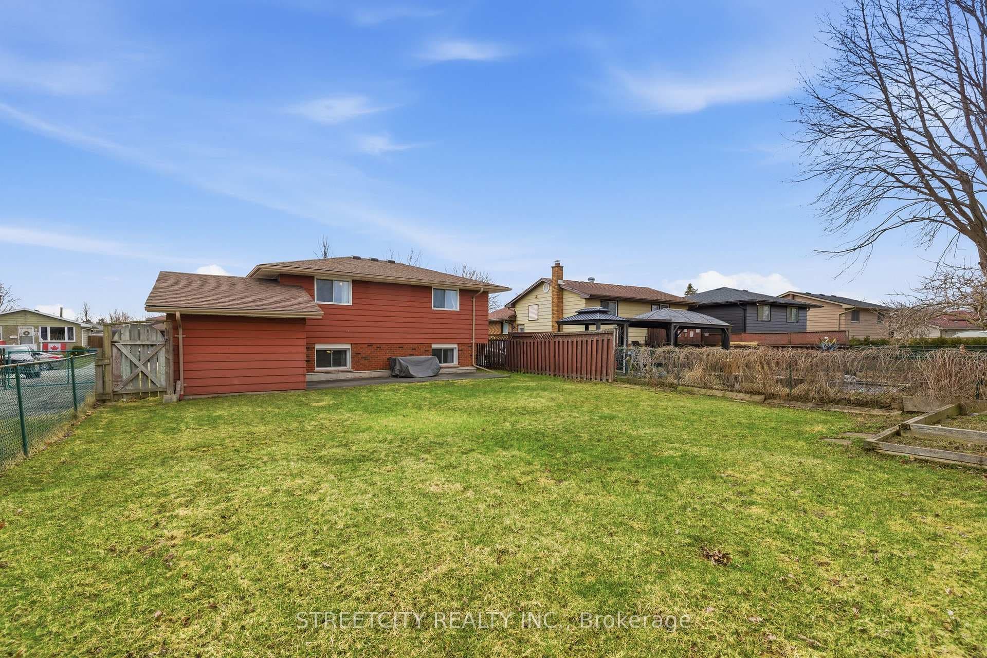 14 Nicholas Crescent photo 36