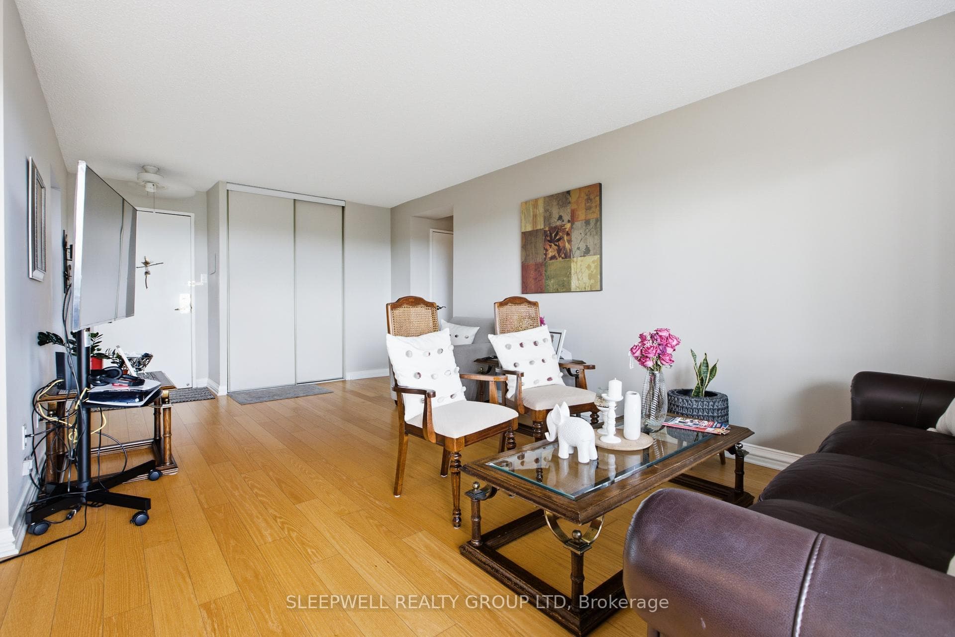 665 Bathgate Drive Unit 712 photo 5