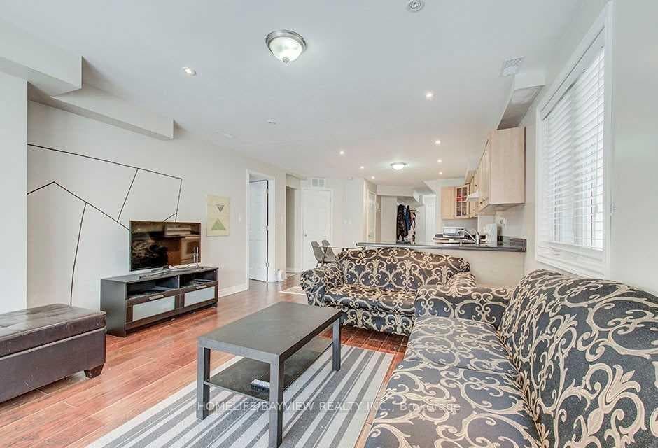 67 Woodbury Crescent Unit Bsmnt photo 2