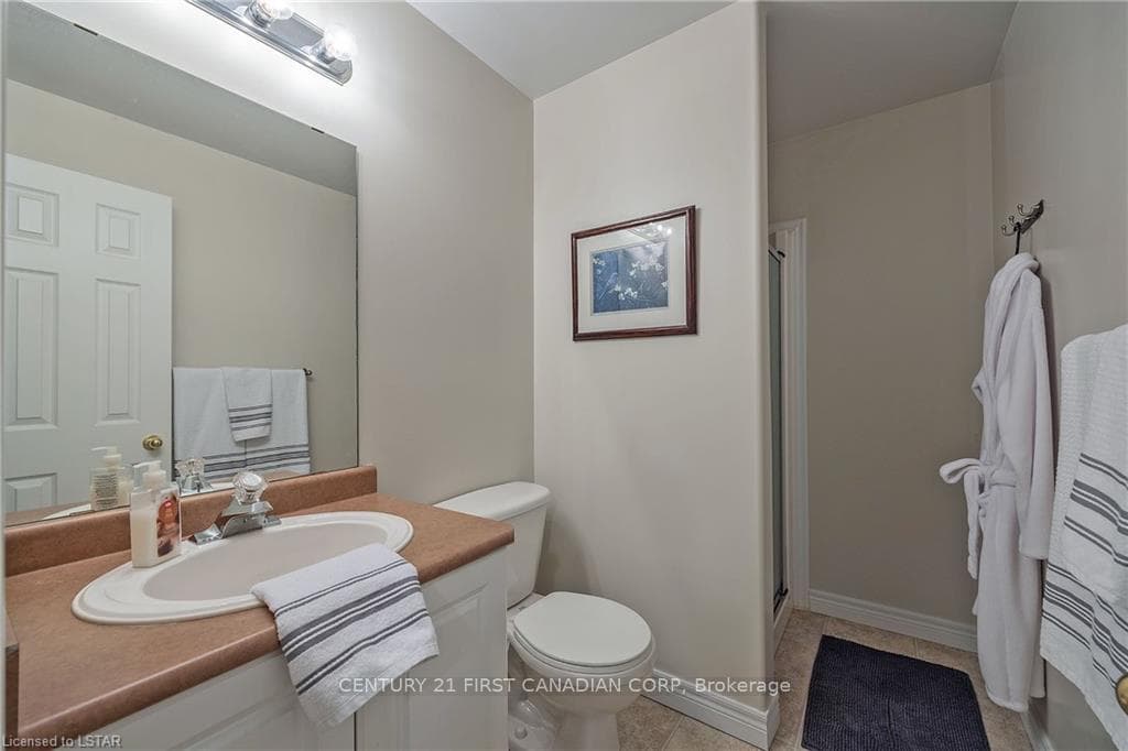 1184 THORNLEY Street photo 31