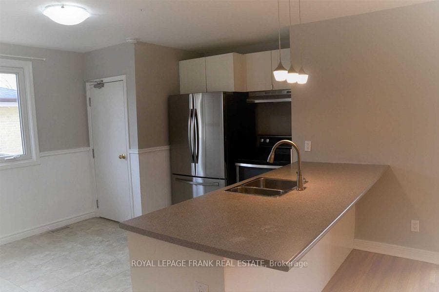207 Rosedale Drive Unit Upper photo 4