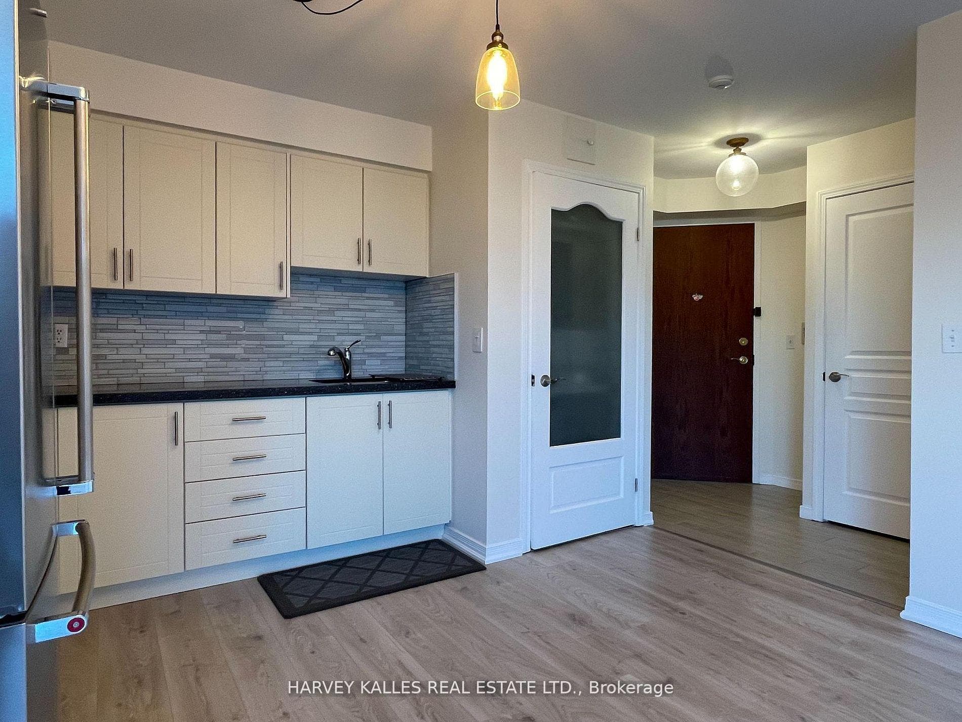 2545 Erin Centre Boulevard Unit 1704 photo 14
