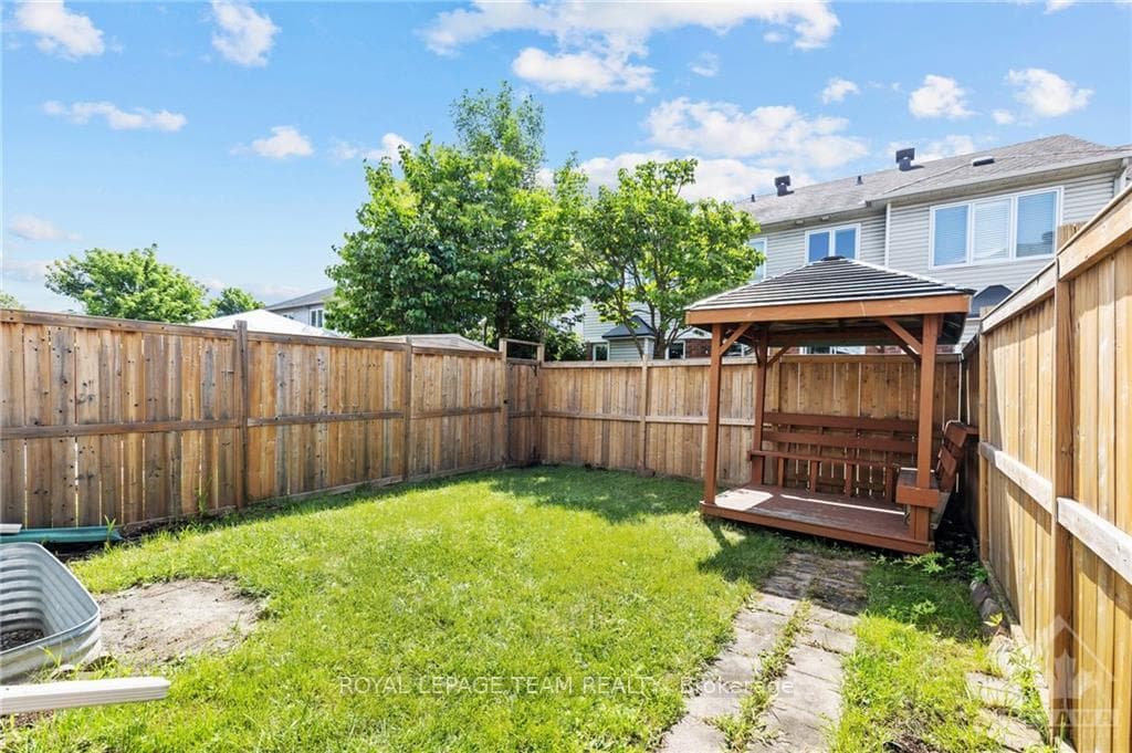 1565 MARLEY Crescent photo 28