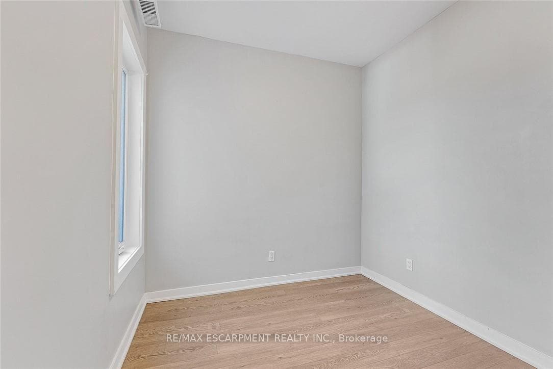 657 BARTON Street Unit 302 photo 17
