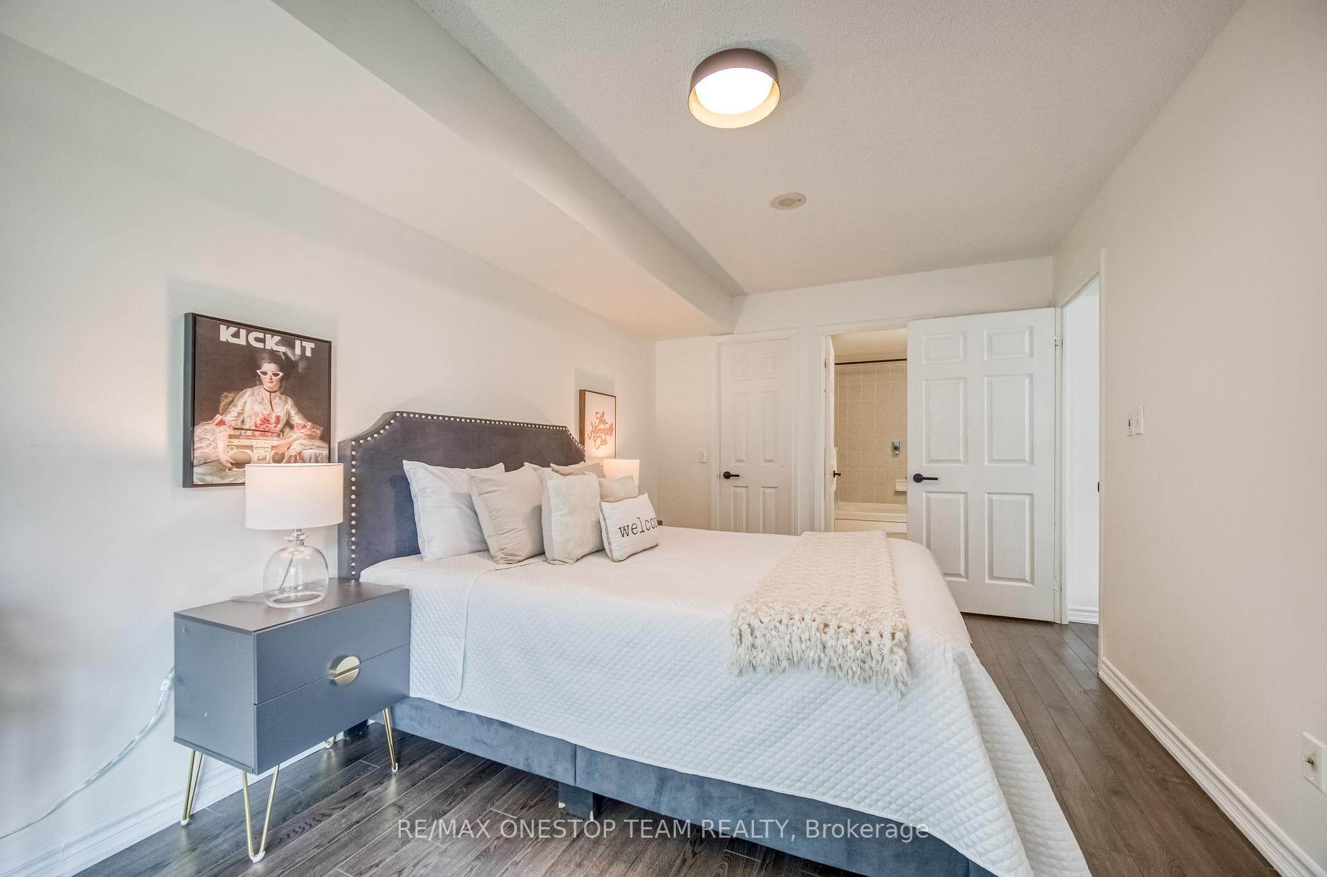 30 Grand Trunk Crescent Unit 1211 photo 21