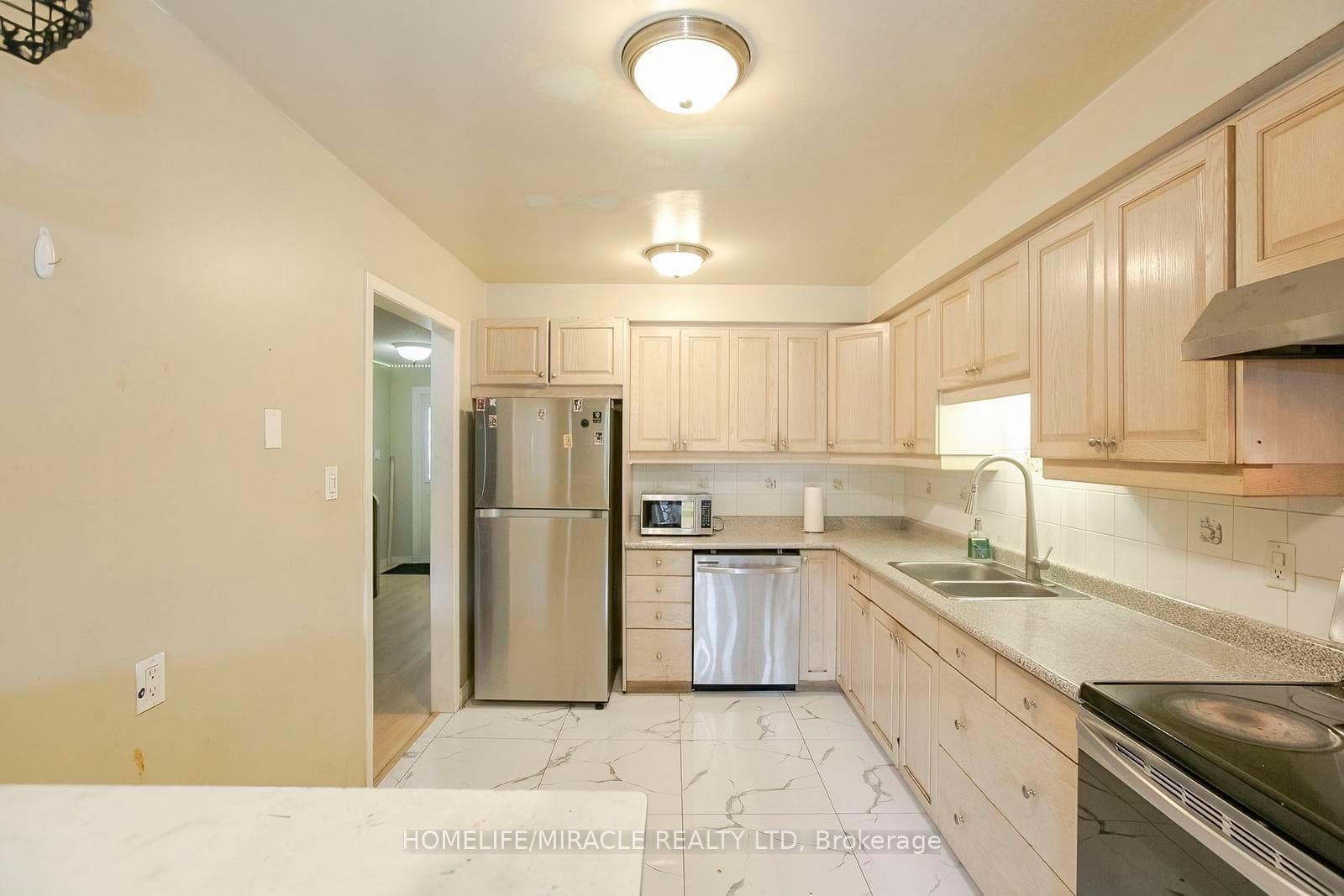 47 Longbourne Crescent photo 17