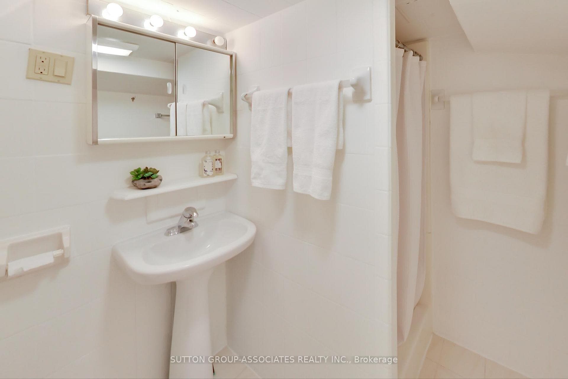 315 Atlas Avenue photo 24
