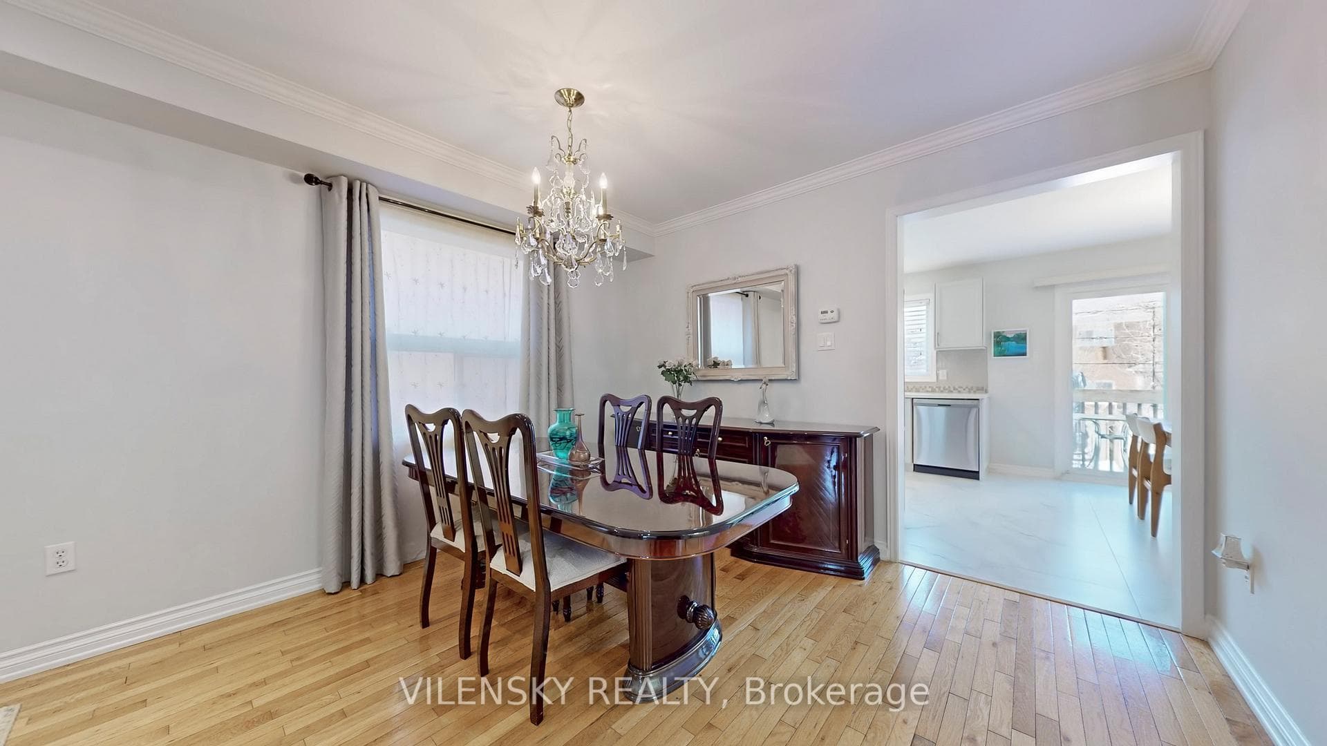 101 Foxfield Crescent photo 5