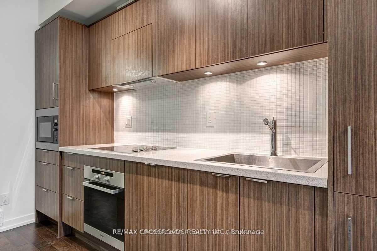 21 Widmer Street Unit 1412 photo 5