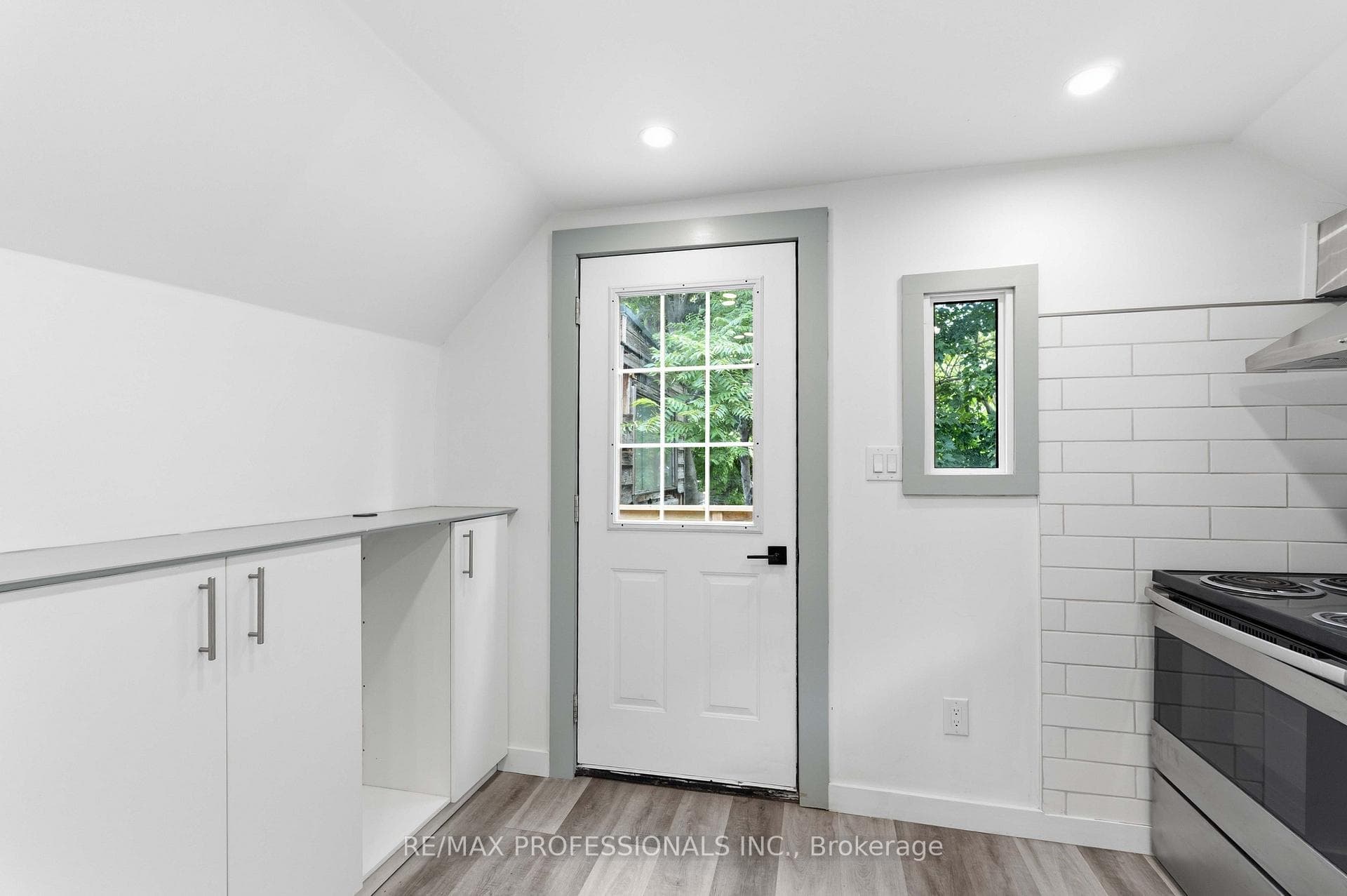 759 Barton Street photo 16