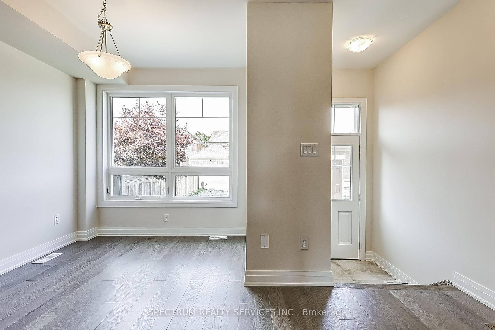 38 Lindcrest Manor photo 11