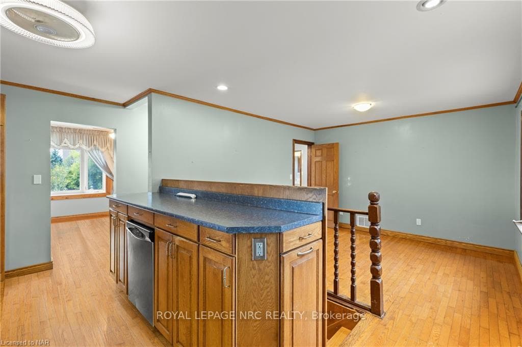 5648 ROYAL MANOR Drive photo 13
