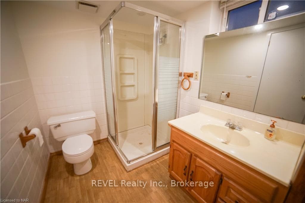 352 BUNTING Road Unit Lower photo 13