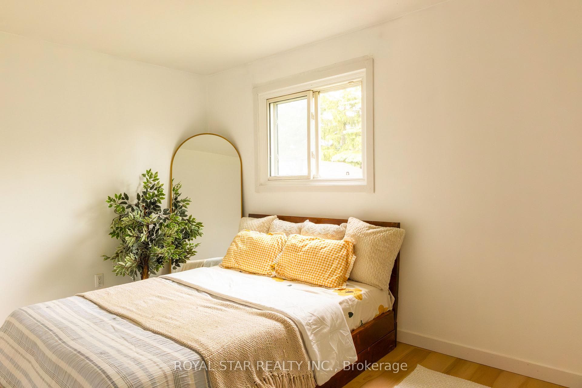 60 Charlotte Avenue photo 25