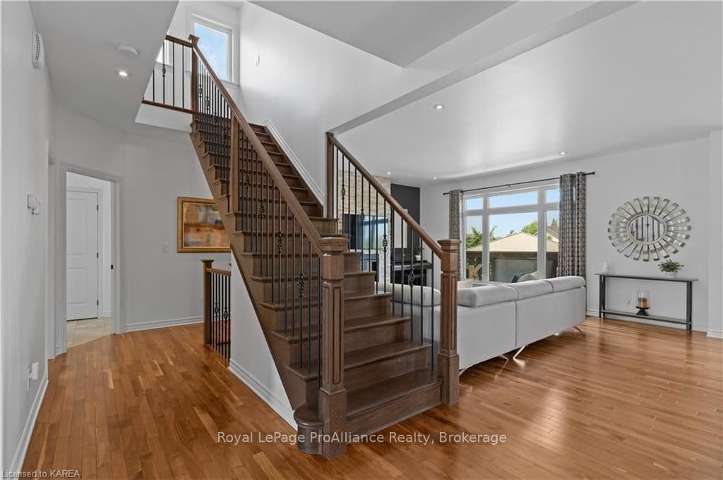 565 SAVANNAH Court photo 12