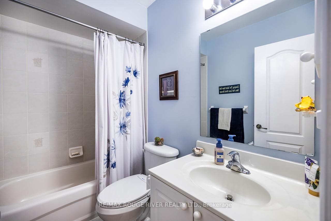 Main Floor 4 Piece Washroom