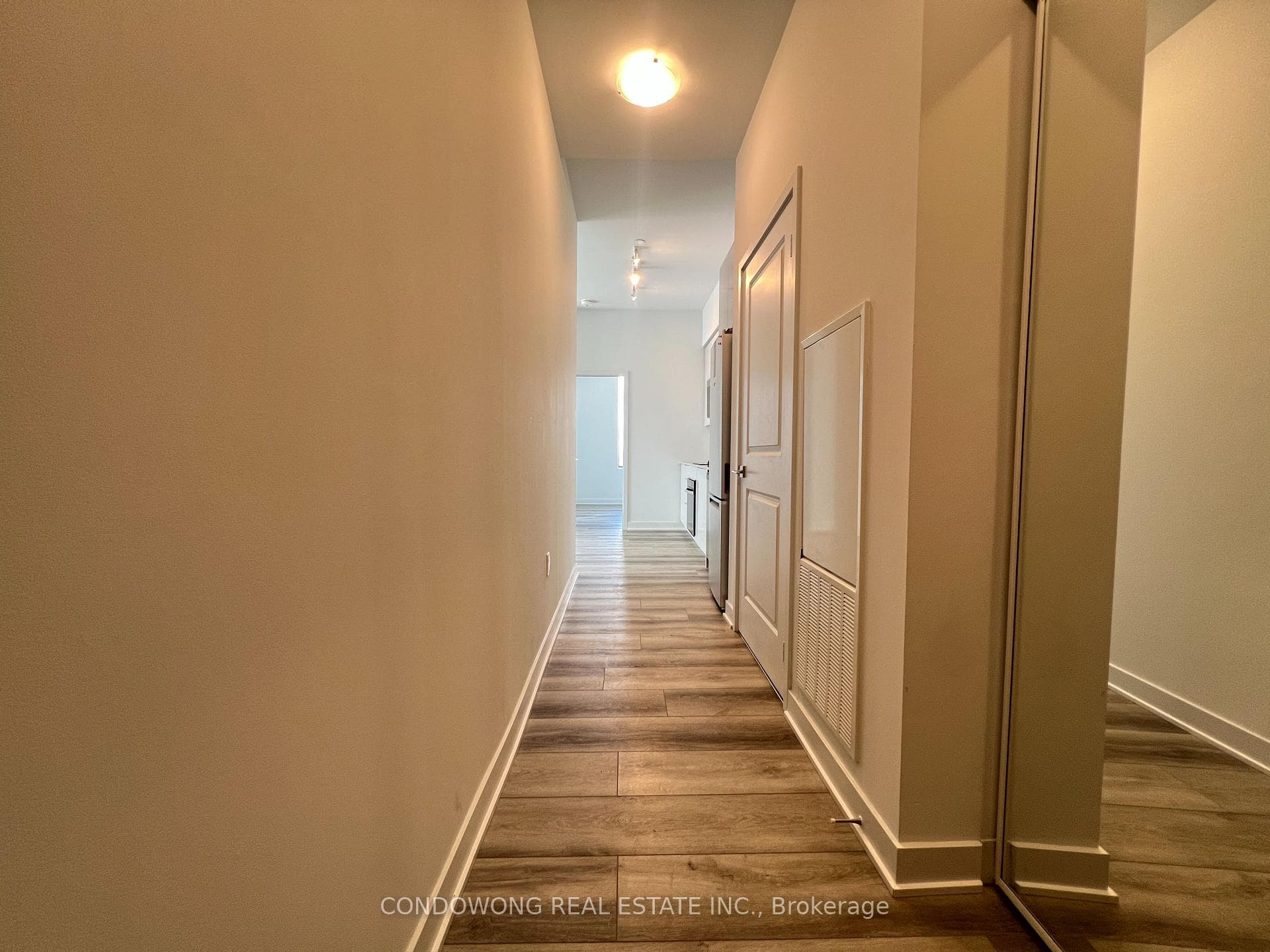 2920 Highway 7 Road Unit 2001 photo 2