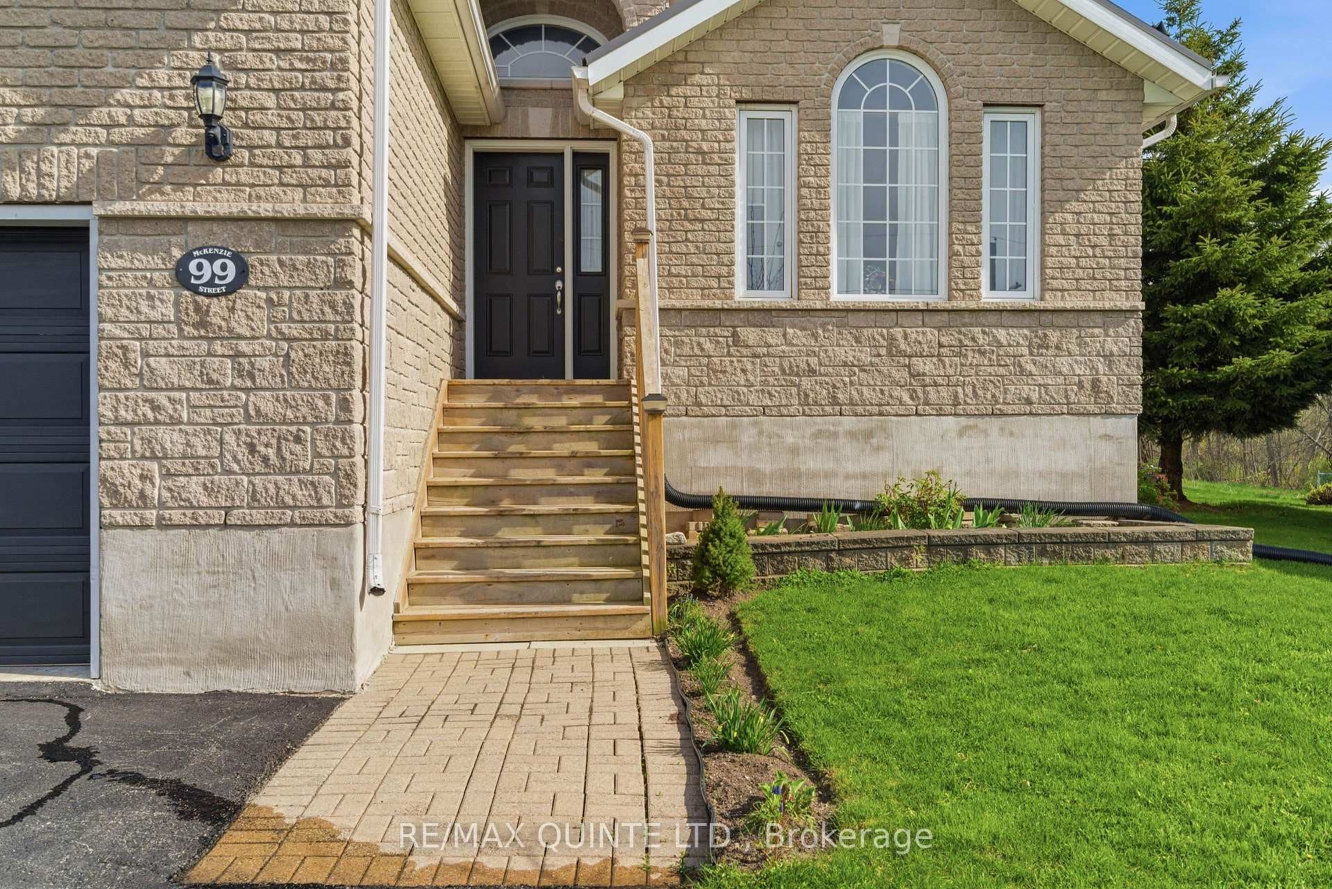 99 McKenzie Street photo 3