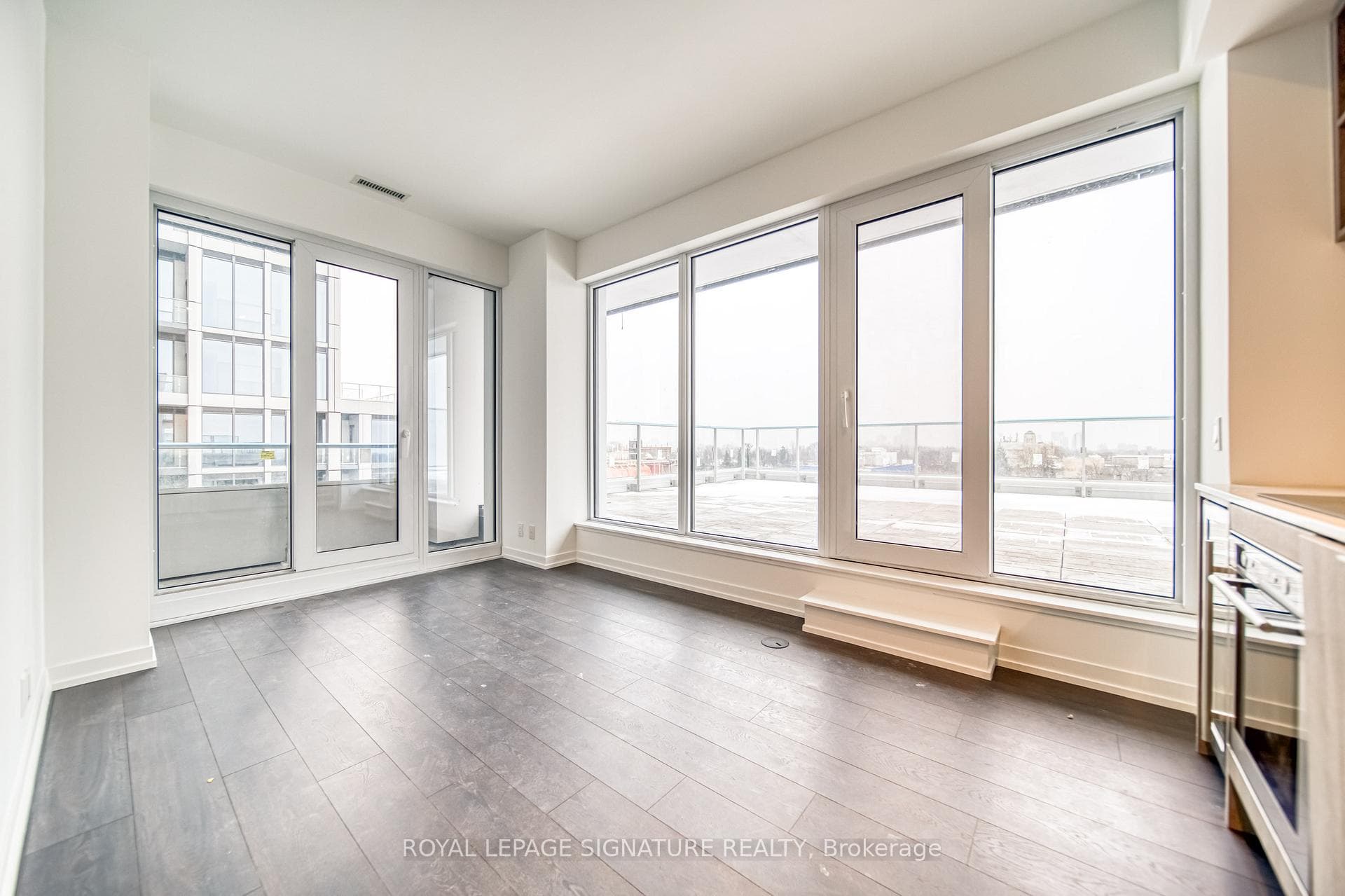2020 Bathurst Street Unit 807 photo 10