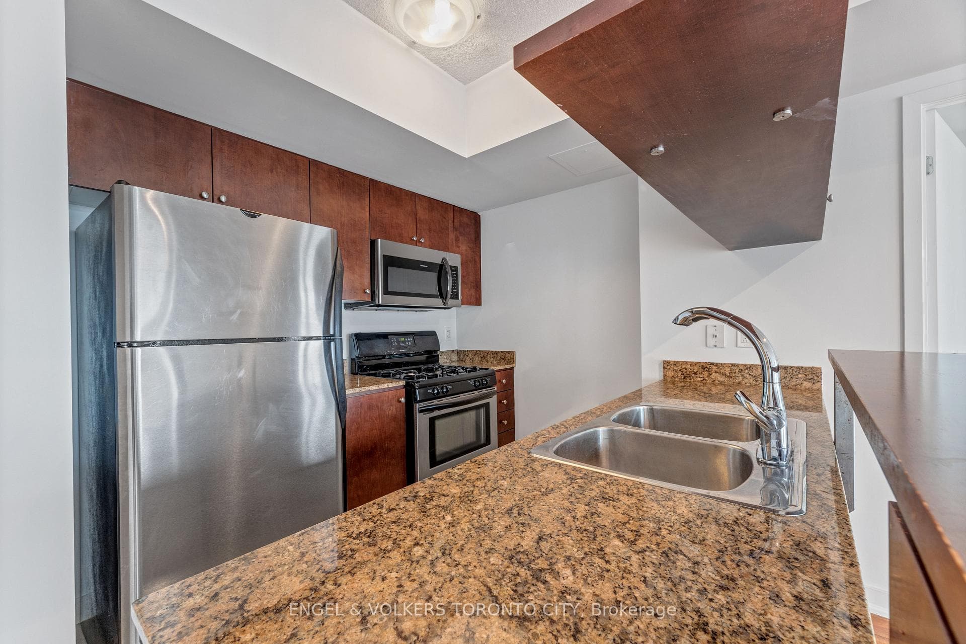 5 Mariner Terrace Unit 1805 photo 6