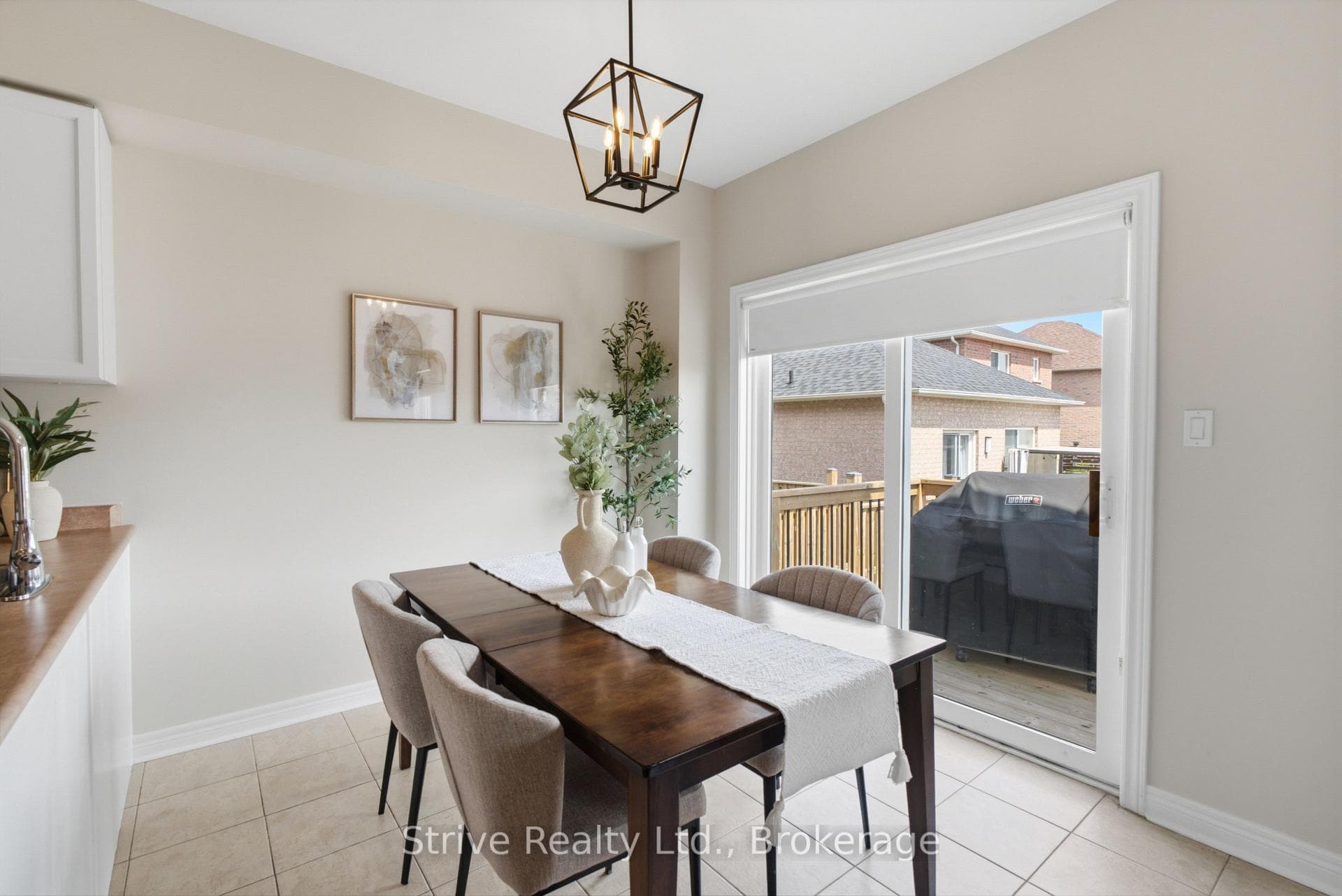 272 Huntington Crescent photo 11