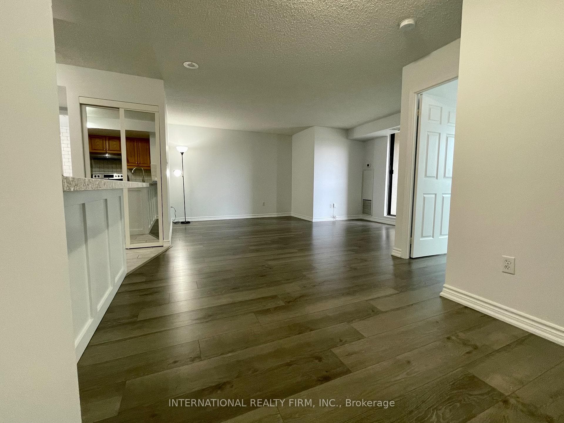 7 LORRAINE Drive Unit 709 photo 7