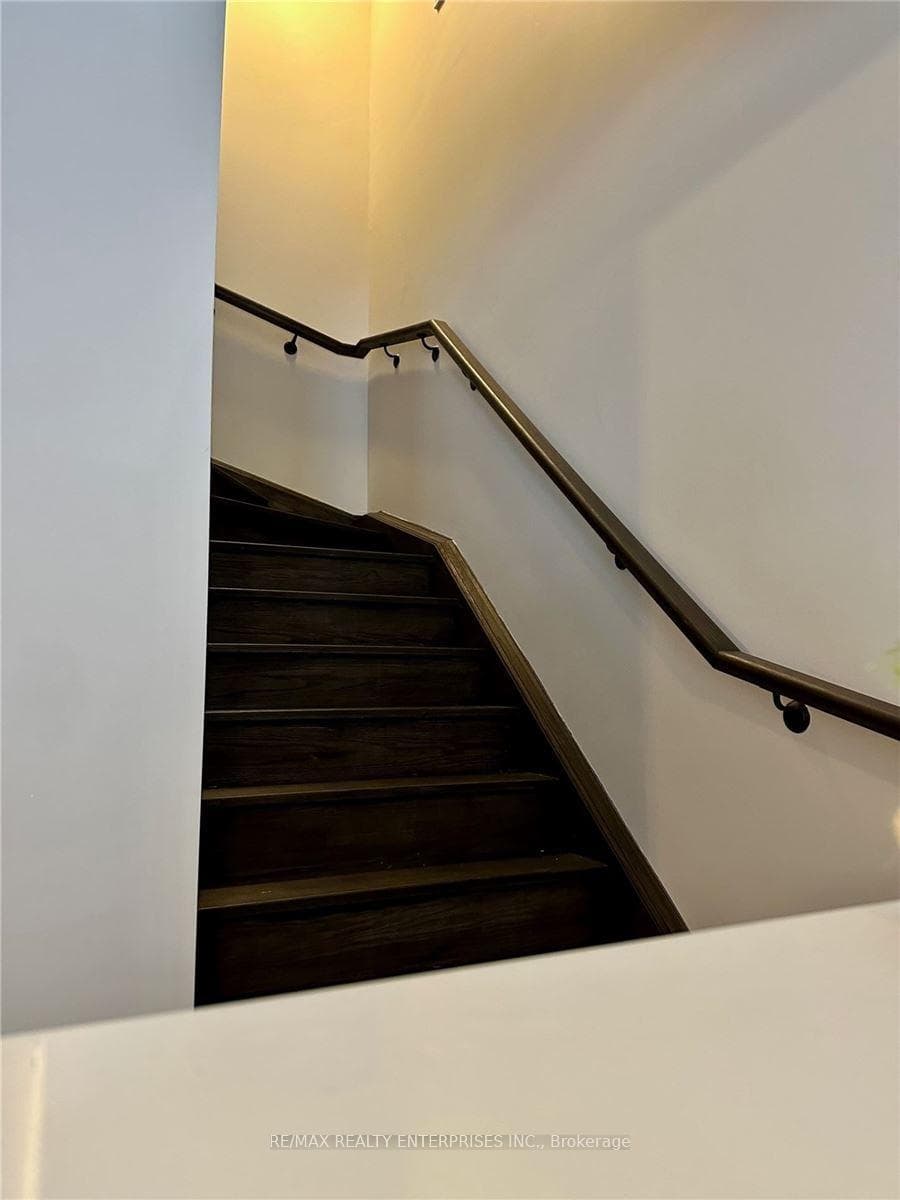 166 Rosie Street photo 10