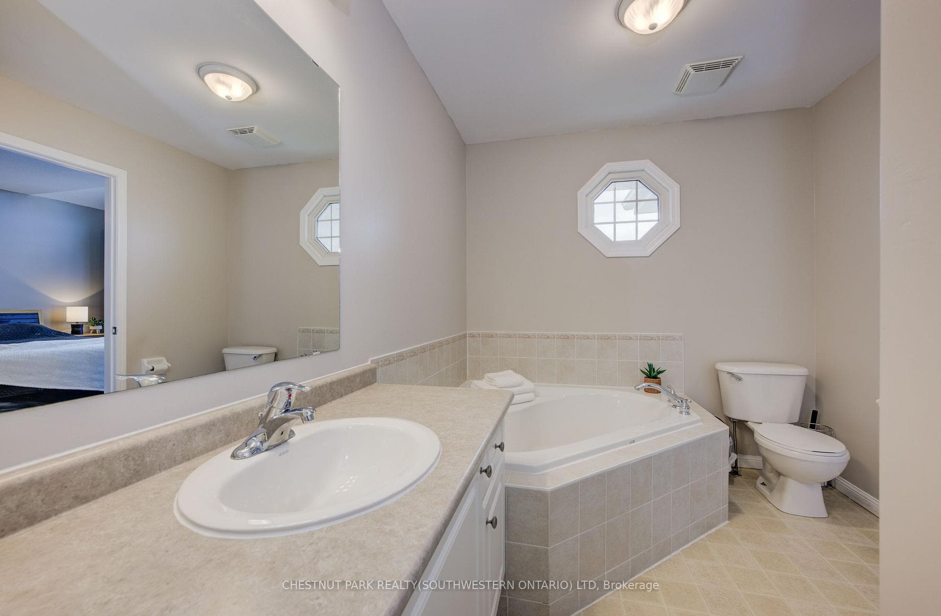665 Windflower Crescent photo 24
