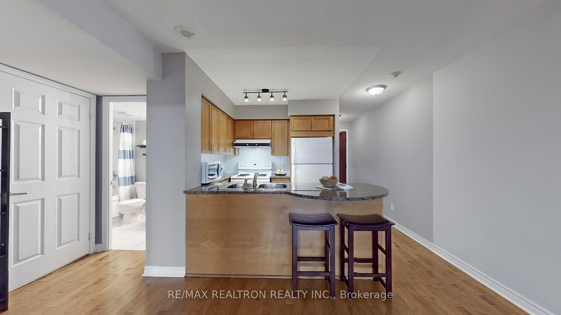 18 Kenaston Gardens Unit 1710 photo 14