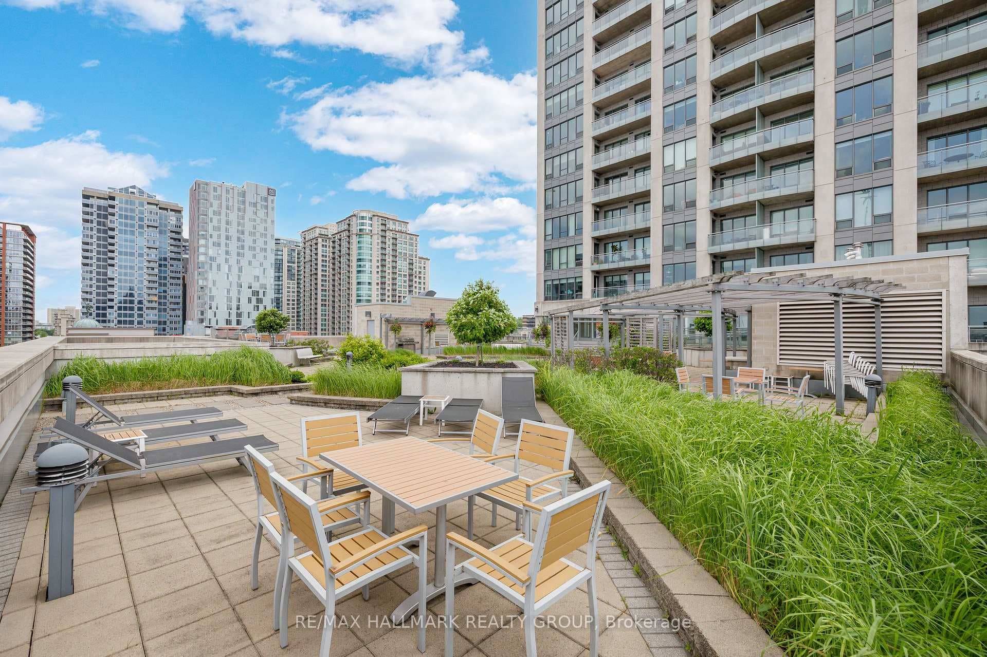 90 George Street Unit 1301 photo 32