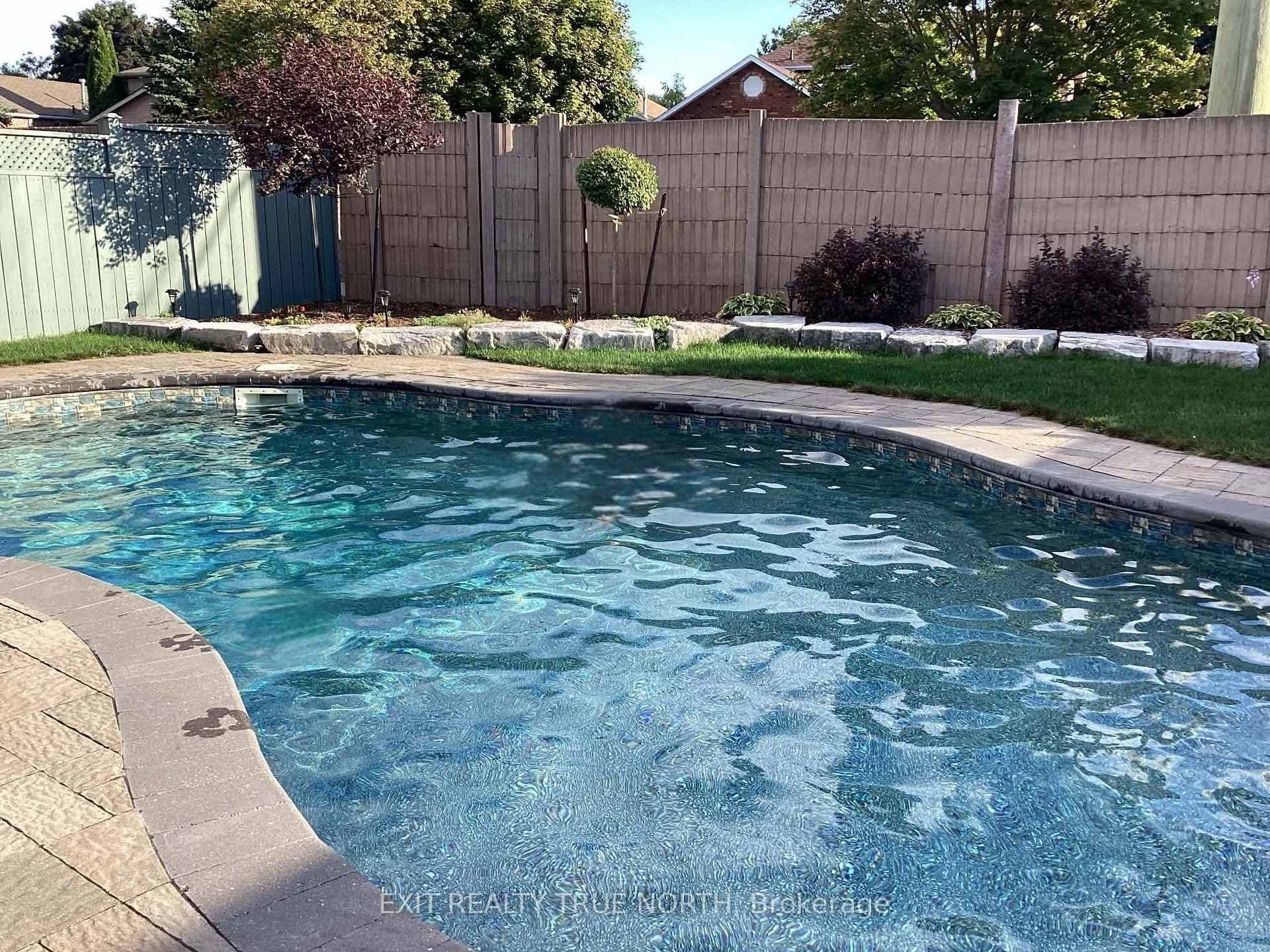 53 Etherington Crescent photo 3