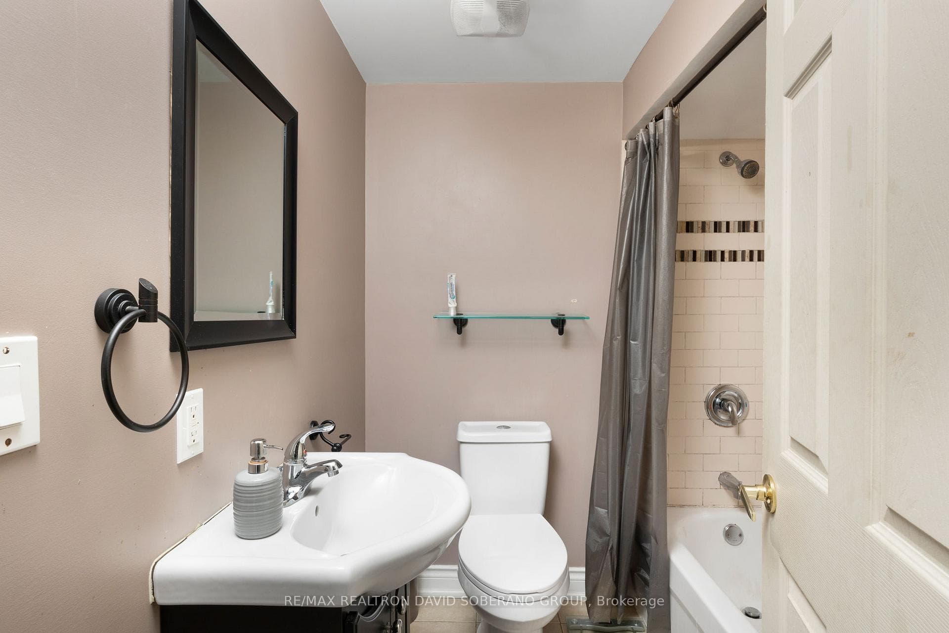 9 Brett Avenue photo 26