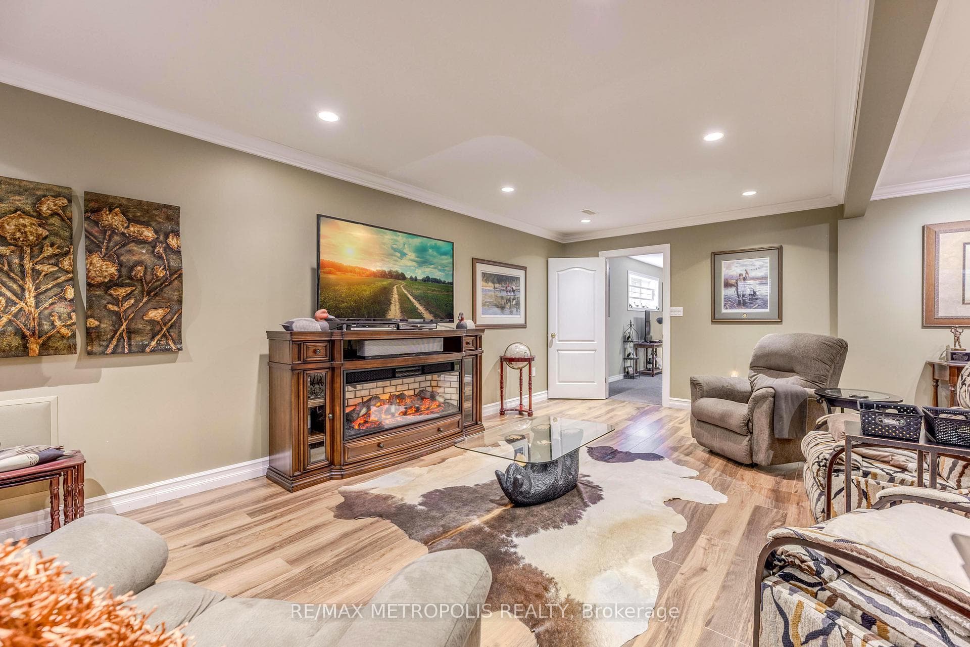 887 Lakeshore Road photo 29