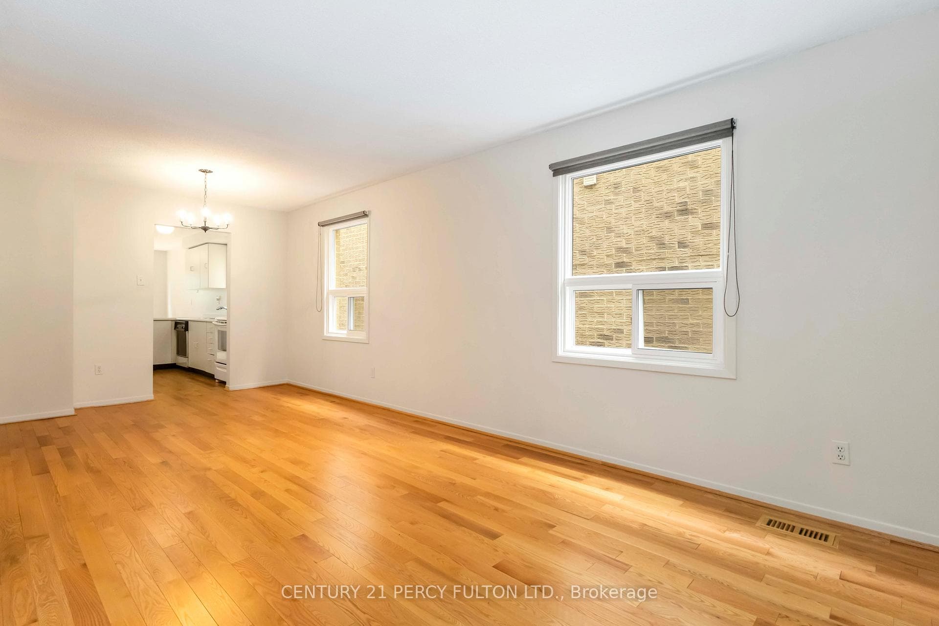 163 Roxanne Crescent photo 5