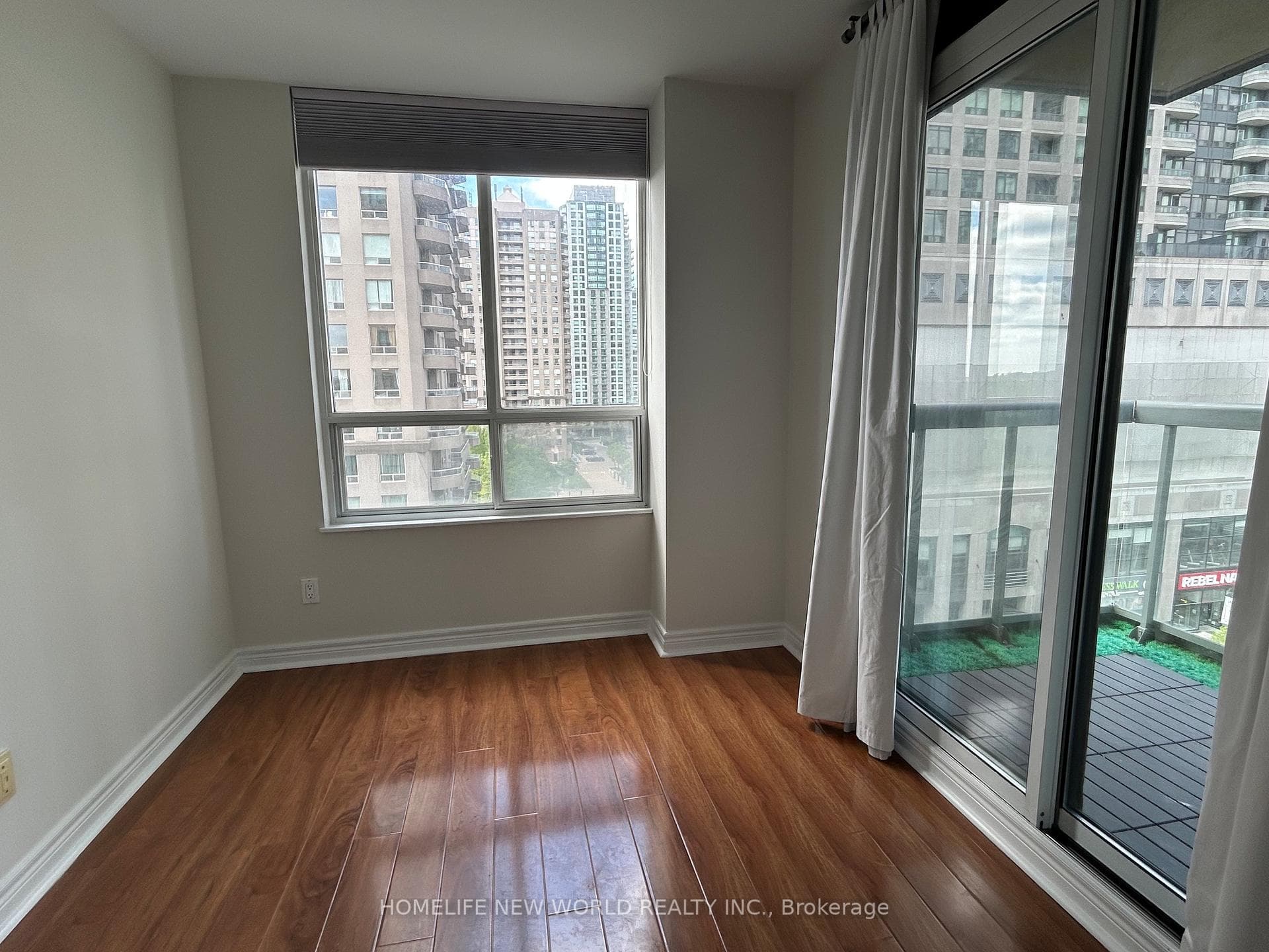 28 Empress Avenue Unit 912 photo 18