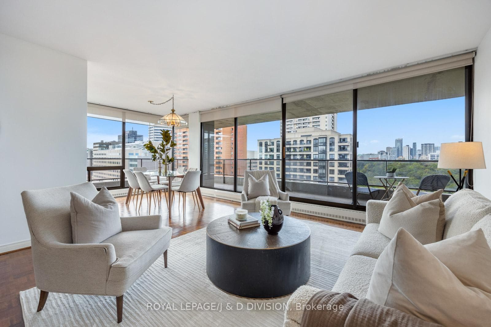 20 Avoca Avenue Unit 1501 photo 3